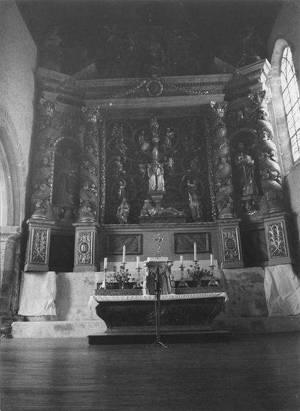 retable du maître-autel, haut-relief : arbre de Jessé (l'), statues : Christ ressuscité (le), saint Pierre, saint Paul, angelots, vue générale - © Ministère de la Culture (France), Médiathèque du patrimoine et de la photographie (objets mobiliers), tous droits réservés