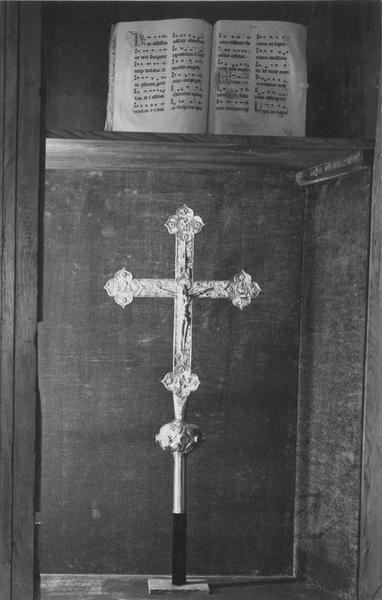 Croix de procession, vue générale (exposition Vannes 1961)