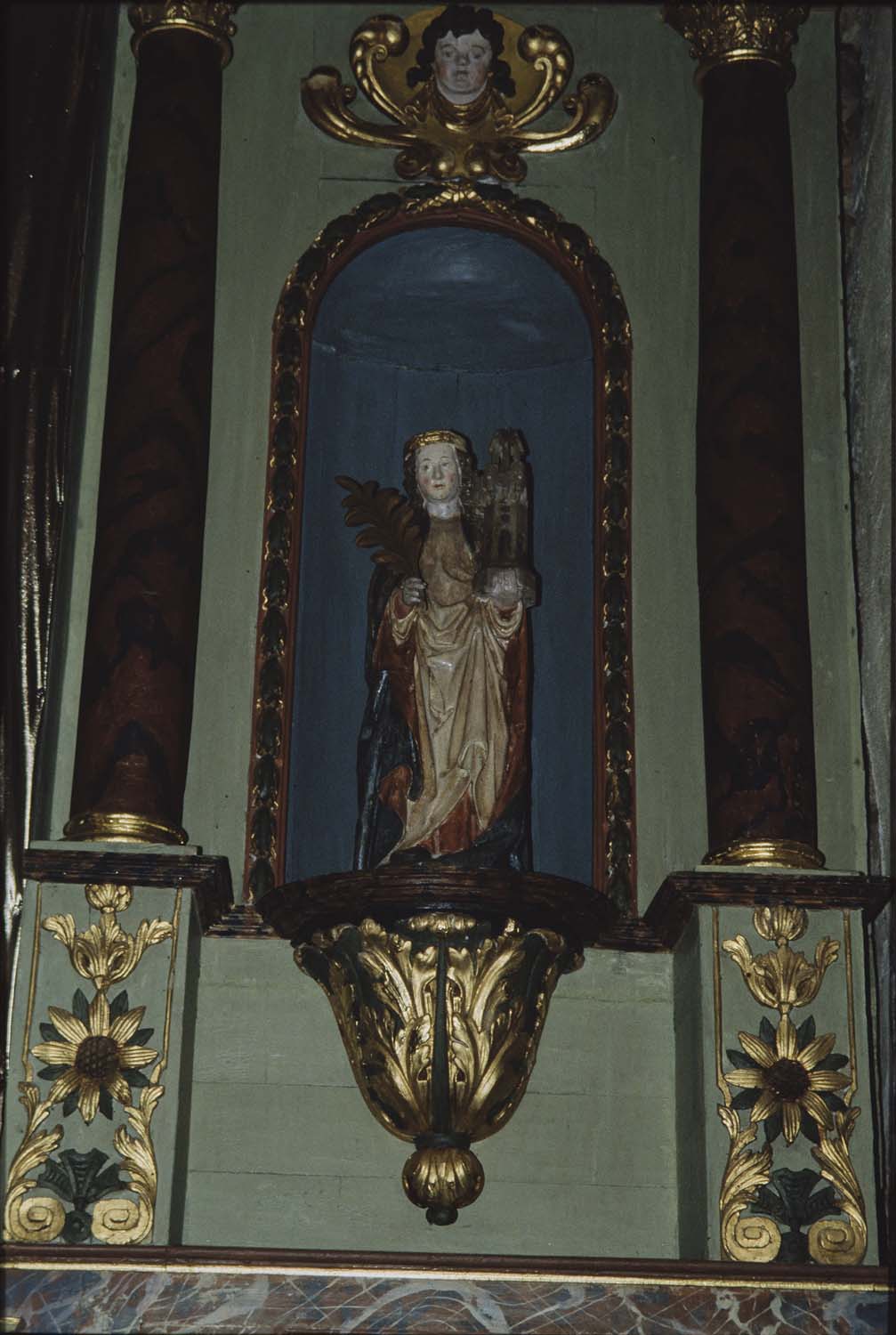 statue : sainte Barbe, vue générale