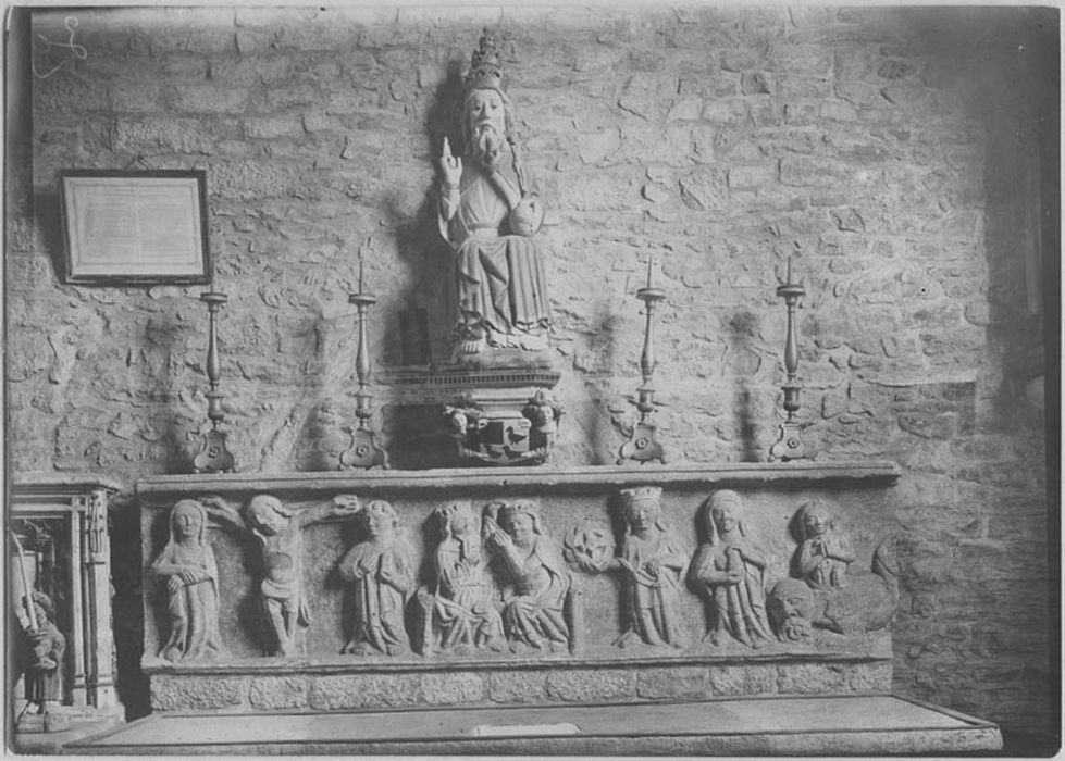 haut-relief : Couronnement de la Vierge, Crucifixion, saintes Catherine, Madeleine et Marguerite