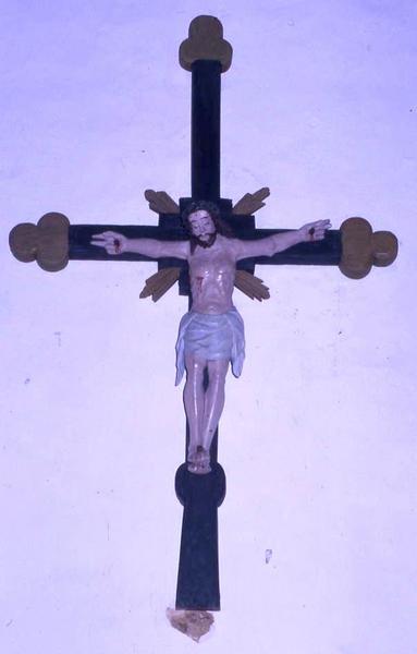 statue : Christ en croix