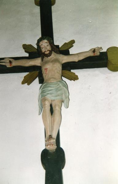 statue : Christ en croix