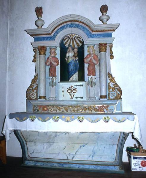 autel, retable et statue : Vierge à l'Enfant - © Monuments historiques