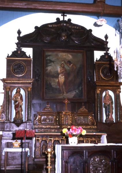 autel (maître-autel), tabernacle, retable, deux statues : Saint Jean-Baptiste et Sainte Madeleine et tableau : Baptême du Christ - © Monuments historiques