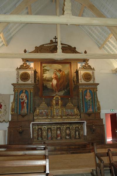 autel (maître-autel), tabernacle, retable, deux statues : Saint Jean-Baptiste et Sainte Madeleine et tableau : Baptême du Christ - © Monuments historiques