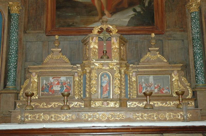 autel (maître-autel), tabernacle, retable, deux statues : Saint Jean-Baptiste et Sainte Madeleine et tableau : Baptême du Christ - © Monuments historiques