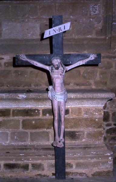 Statue : Christ en croix