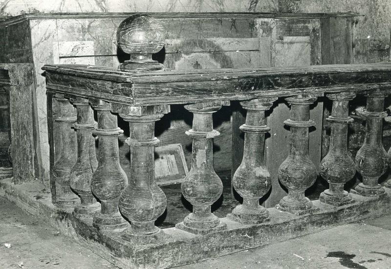 Clôture du transept sud (table de communion)