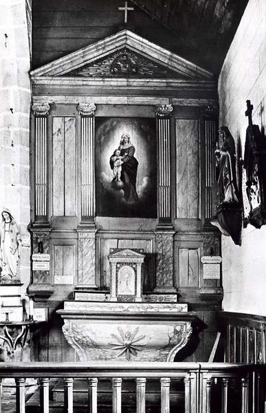 autel et retable latéraux sud - © Monuments historiques