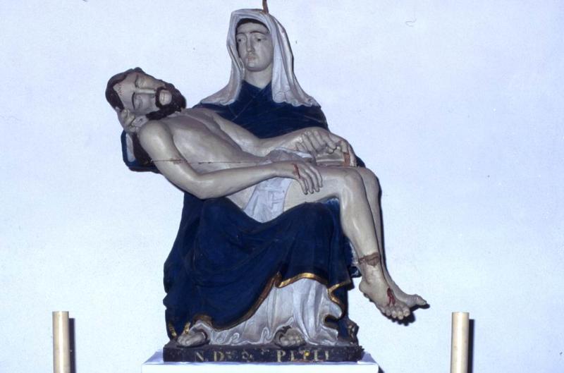 groupe sculpté : Vierge de Pitié - © Monuments historiques