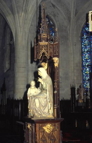 Groupe sculpté : Sainte Anne assise et la Vierge