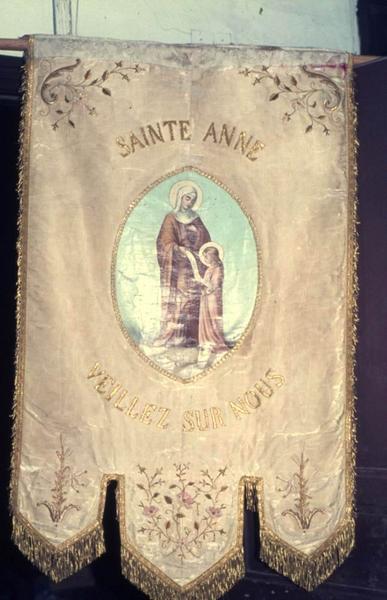 bannière de procession n°1 : Notre-Dame de Quelven et Sainte Anne - © Monuments historiques
