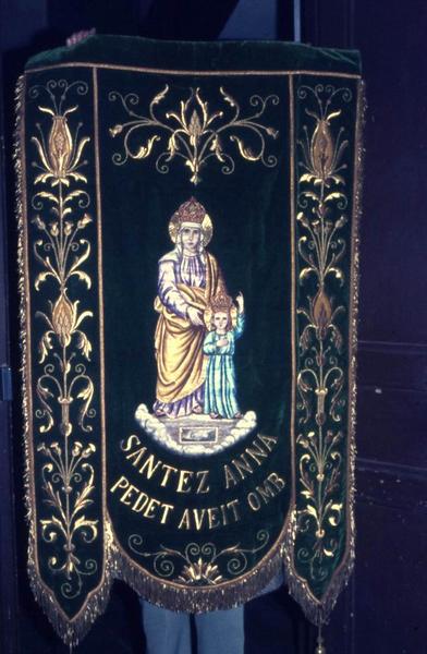 bannière de procession n°2 : Saint Cornély et Sainte Anne - © Monuments historiques