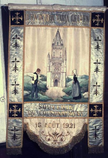 bannière de procession n°5 : Notre-Dame de Quelven et Don des Guernates émigrés au Canada - © Monuments historiques