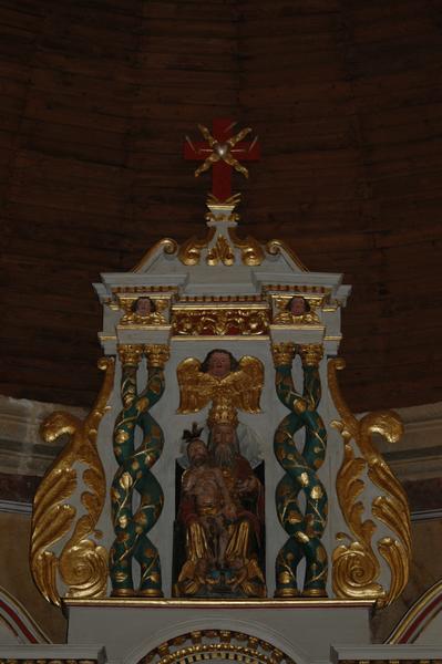 retable du maître-autel et trois statues : La Trinité, Saint Pierre et Saint Paul - © Monuments historiques