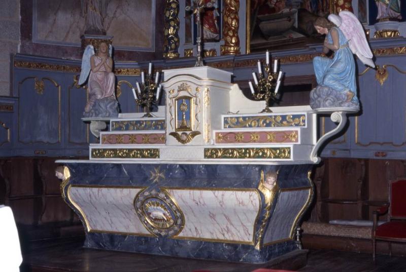 retable du maître-autel et trois statues : La Trinité, Saint Pierre et Saint Paul