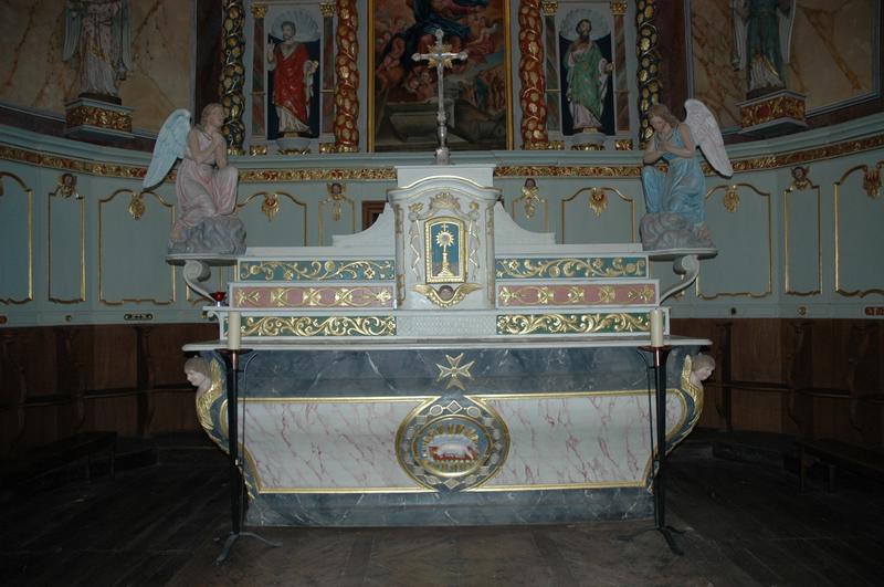 retable du maître-autel et trois statues : La Trinité, Saint Pierre et Saint Paul