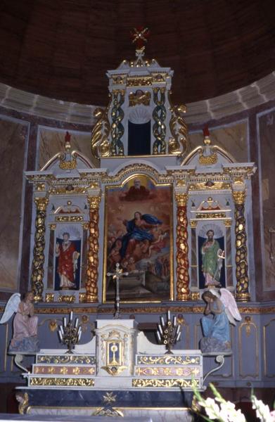 retable du maître-autel et trois statues : La Trinité, Saint Pierre et Saint Paul