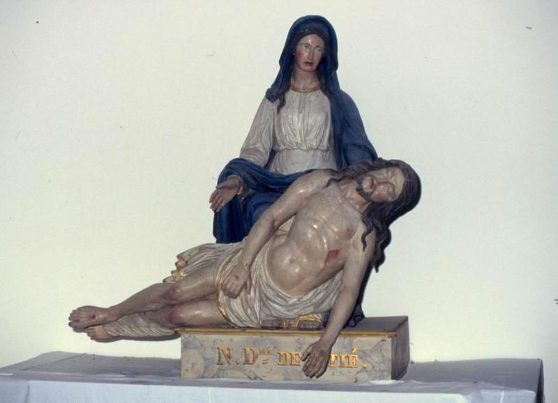 groupe sculpté : Vierge de Pitié - © Monuments historiques