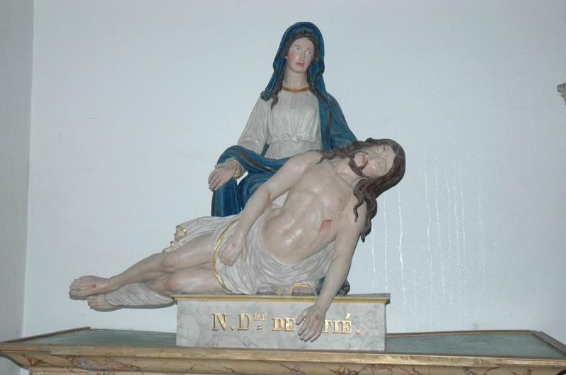 groupe sculpté : Vierge de Pitié - © Monuments historiques