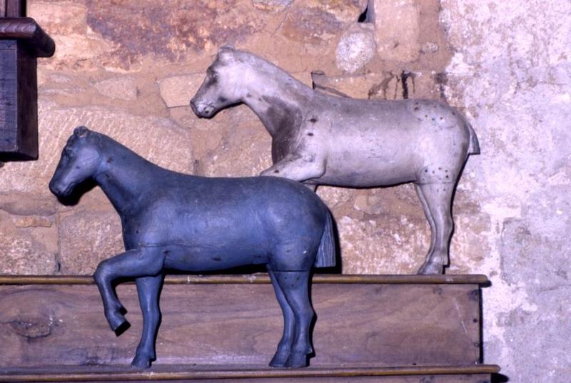 trois statues : Saint Eloi et ses trois chevaux - © Monuments historiques