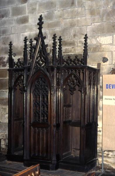 cinq confessionnaux et ensemble des bancs de fidèles - © Monuments historiques