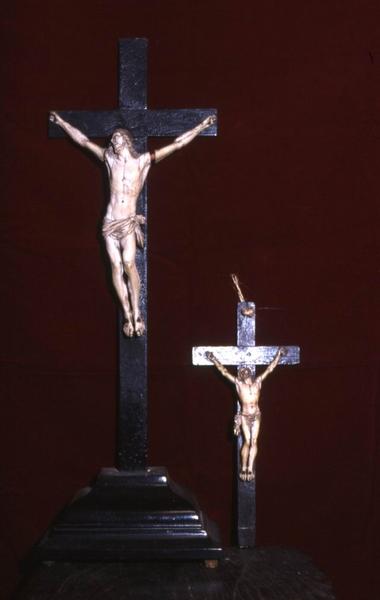 deux croix d'autel (crucifix) - © Monuments historiques