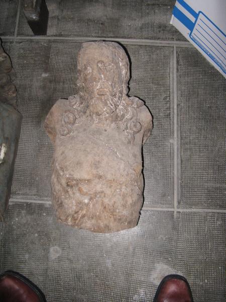 buste : Christ en croix