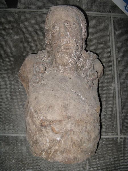 buste : Christ en croix