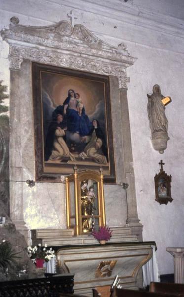 autel et retable sud, tableau : Le Rosaire et statue : Vierge à l'Enfant avec sa vitrine
