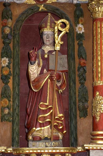 autel et retable du transept sud et deux statues : Saint Corentin et Sainte Madeleine