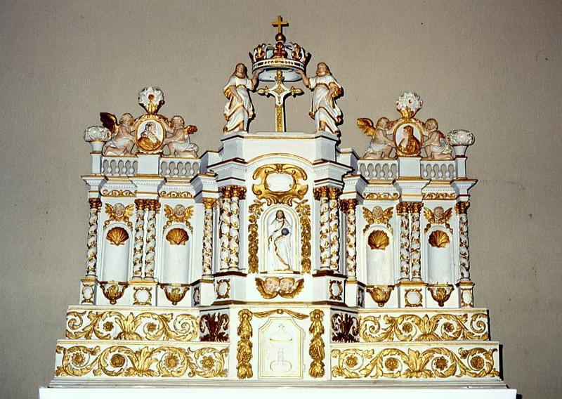 tabernacle et trois statues (statuettes) : Saint Paul, Saint Jean et Saint Luc