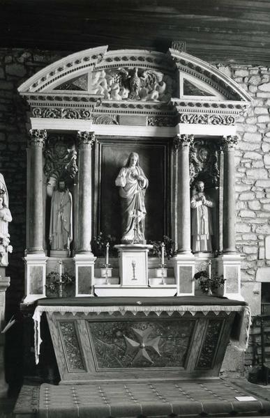 autel et retable du croisillon sud, ses trois statues : Curé d'Ars, Saint Joseph, Sacré-Coeur et son tableau : Vierge à l'Enfant