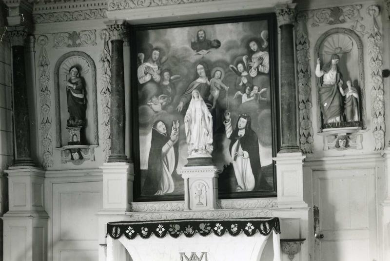 retable latéral nord, groupe sculpté : Sainte Anne et la Vierge, deux statues : Vierge à l'Enfant et Sainte Marguerite et tableau : Le Rosaire - © Monuments historiques