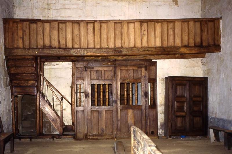 tribune et porte d'une clôture (chancel) - © Monuments historiques