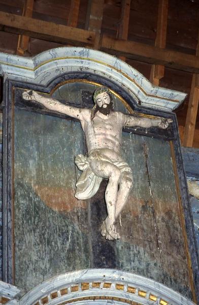 trois statues : Christ en croix, Saint Jean et Vierge de douleur