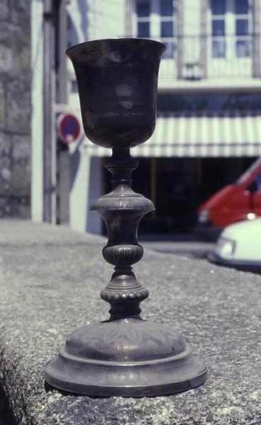 deux calices et une patène : un calice - © Monuments historiques
