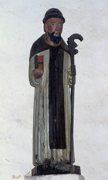 statue : Saint abbé tenant un livre - © Monuments historiques