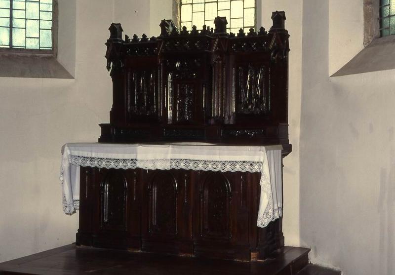 autel du transept nord, son bas-relief: Saint Pierre, son retable et tabernacle - © Monuments historiques