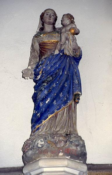 deux statues et leur piédestal : Notre Dame de la Clarté - © Monuments historiques