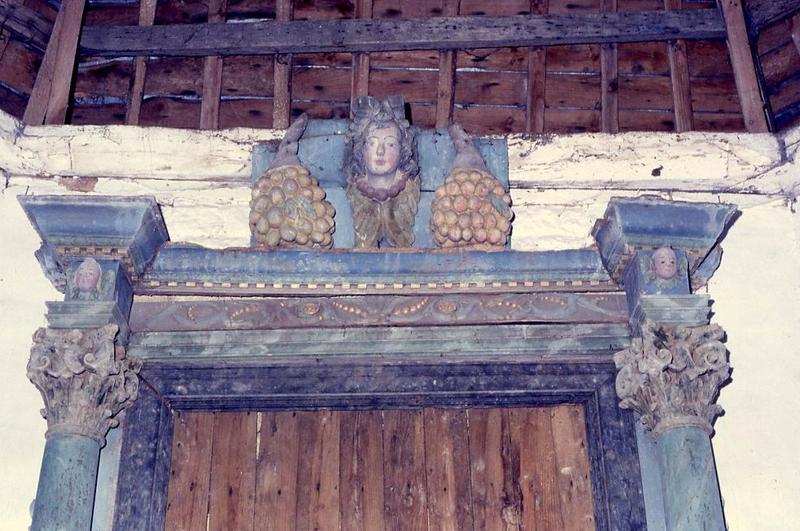 autel et retable : partie haute du retable