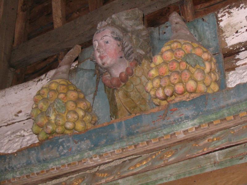 autel et retable : fronton du retable