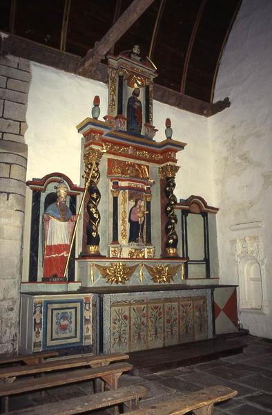 Retable latéral sud, deux statues : Vierge à l'Enfant, Saint Cornély et deux statues (statuettes) : Boeufs