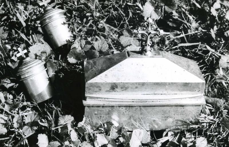 coffret aux saintes huiles et deux ampoules - © Monuments historiques