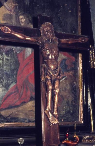 statue : Christ en croix