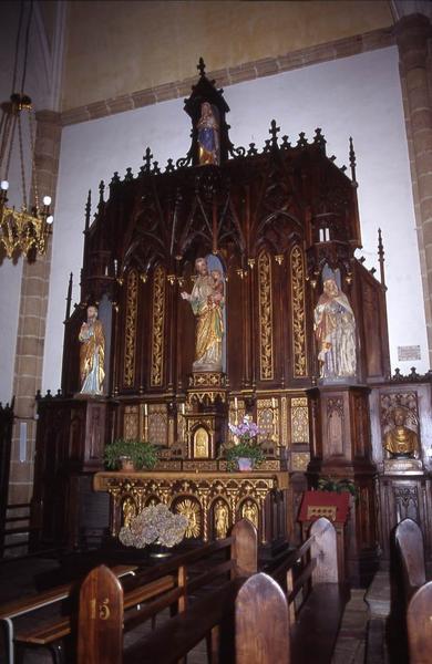 Autel et retable du transept nord
