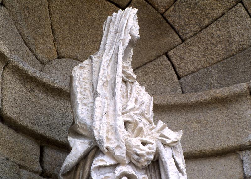statue : Vierge, détail de la statue