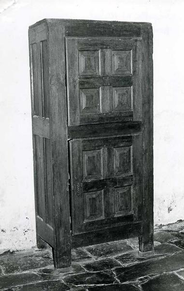 meuble de sacristie (armoire-bahut) - © Monuments historiques