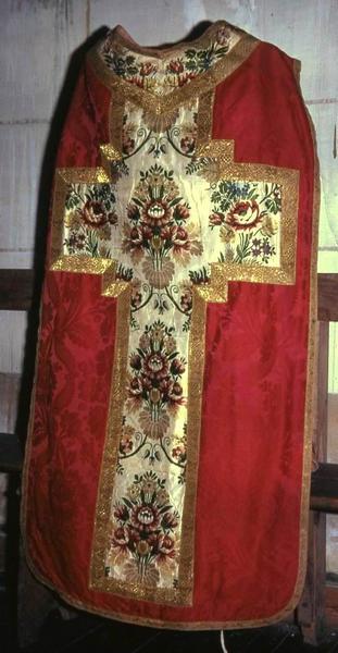 ornement liturgique n°1 : chasuble et étole de clerc - © Monuments historiques