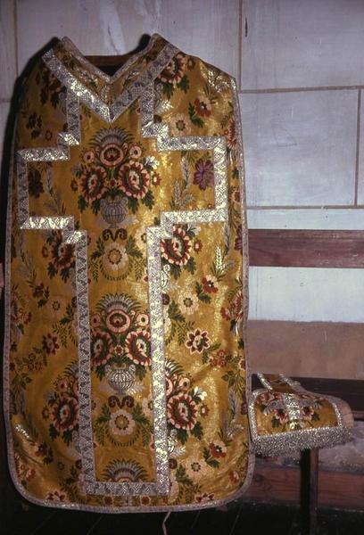 ornement liturgique n°2 : chasuble et manipule - © Monuments historiques